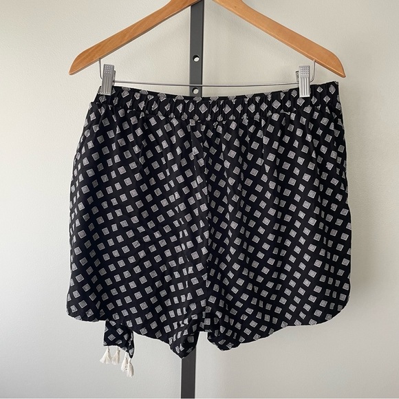 Torrid Challis High Rise Skort Printed Skirt With Shorts Front Tie Up Tassels - Picture 3 of 7